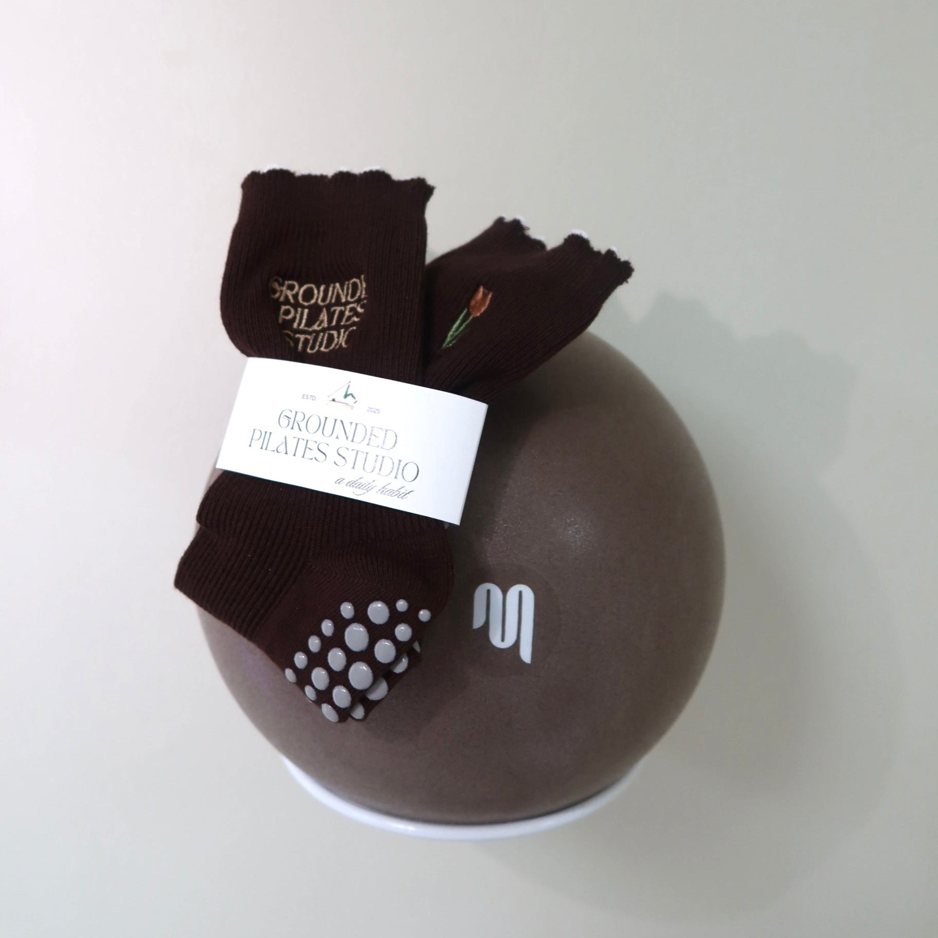 Grounded Grip Socks - Dark brown - Rose